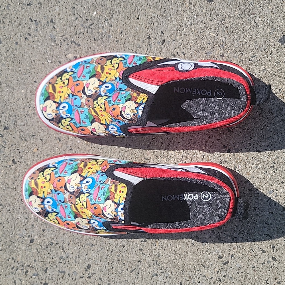 POKEMON BOYS SHOES SIZE 2